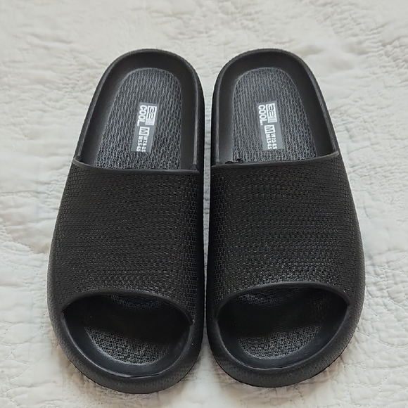 32 Degrees Shoes - 32° Degree Cool Black Open-Toe Slides